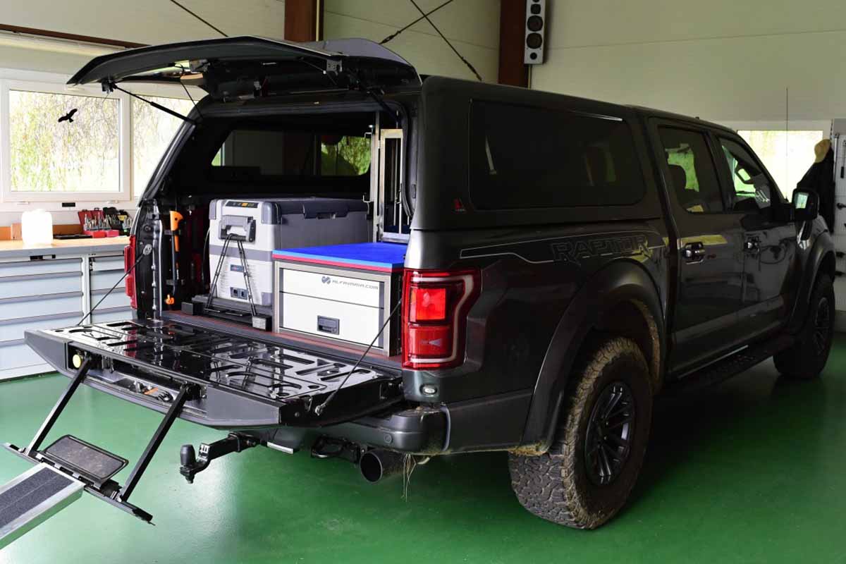 vestavba pick-up Ford Raptor s kotcem celý vůz