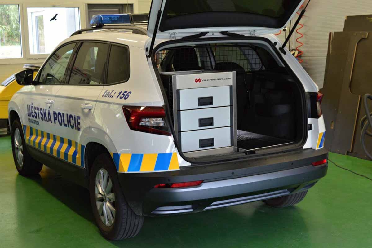 vestavba Škoda Karoq městská policie