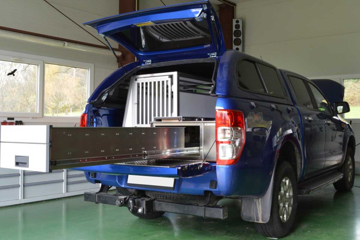 vestavba Ford Ranger pro záchranáře se psem